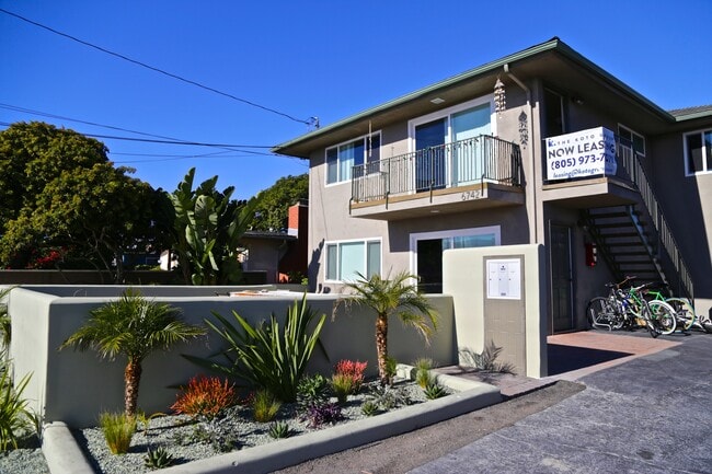 Building Photo - 6742 Del Playa Dr Unit A