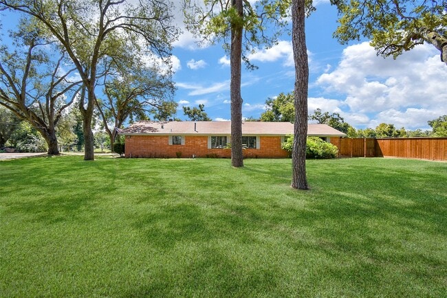 Building Photo - 1119 Edgewood Dr Rental