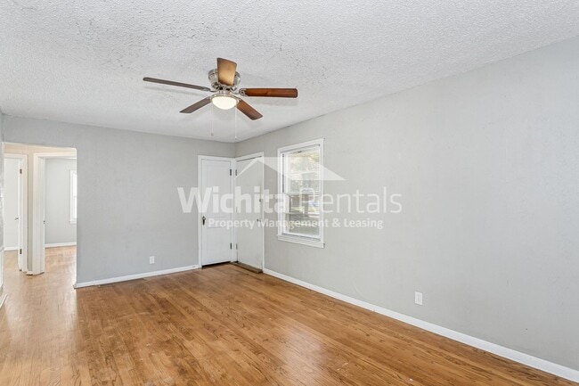 Photo - Move-In ready 2 bed/ 1bath + 1 car garage