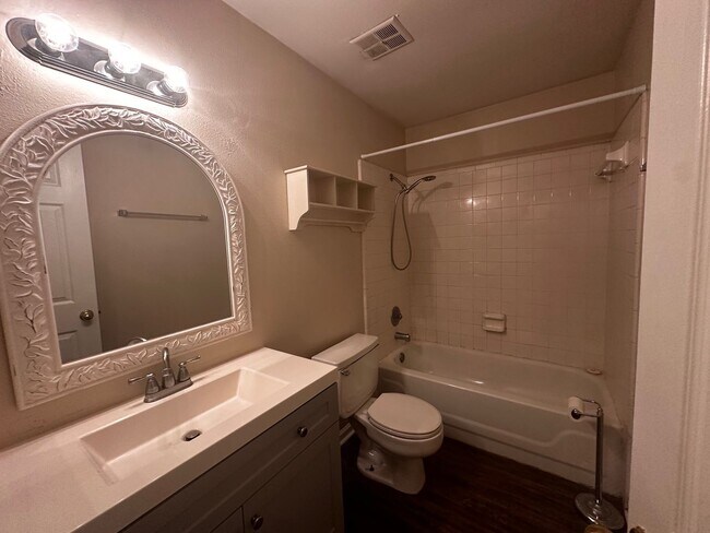 Photo - 2322 Continental Ave