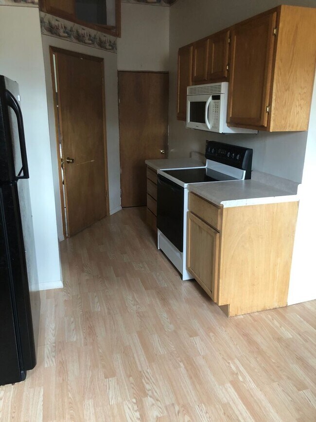 Photo - 4 Bedrooms/2 Bath Home with attached Garage