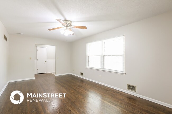 Photo - 701 N Redwood Dr