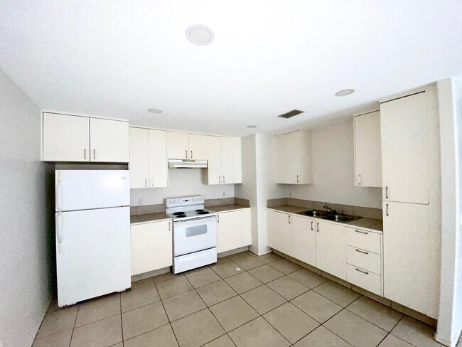 3307 Magdalena St Unidad 8