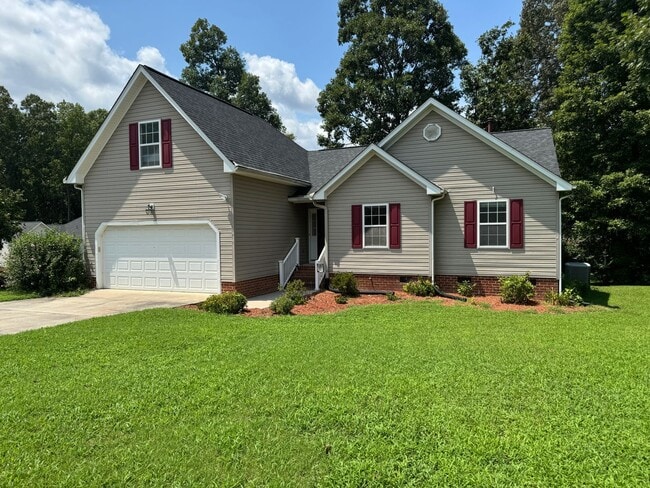 Building Photo - Location! 4 bedroom with garage convenient... Rental