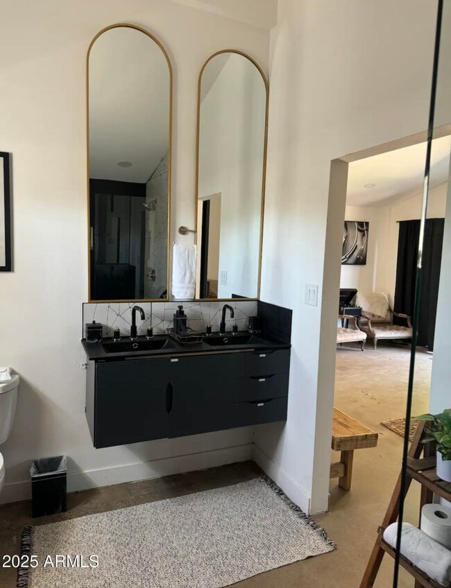 Photo - 1055 E Whitton Ave