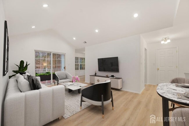 Photo - 606 Cypress Ln