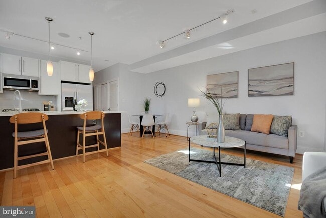 Building Photo - 2106 10th St NW Unit 1