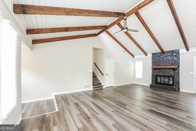 Photo - 4948 Highpoint Way NE