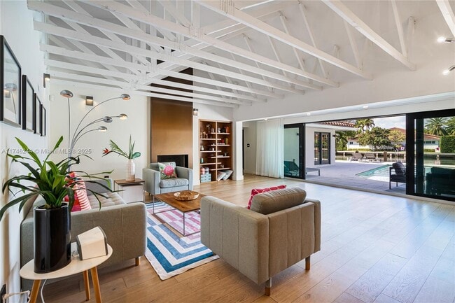 Photo - 524 Oleander Dr