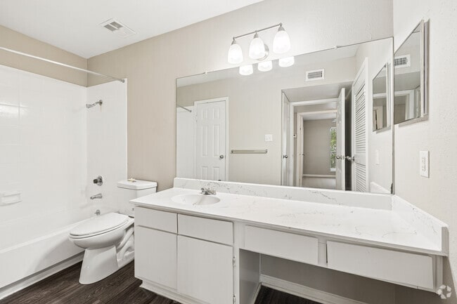 Apartment 2BR, 1BA - 912SF - Bathroom