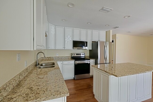 Photo - 2168 Paloma St