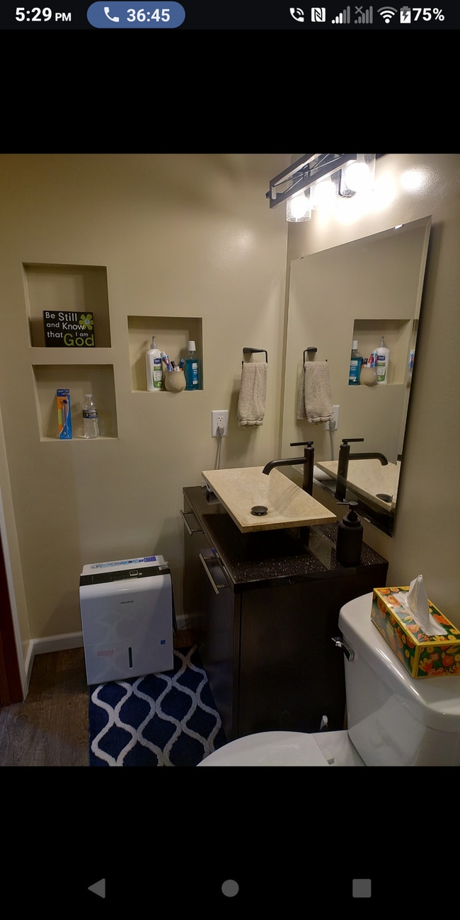 Photo - 1180 Highland Ave W