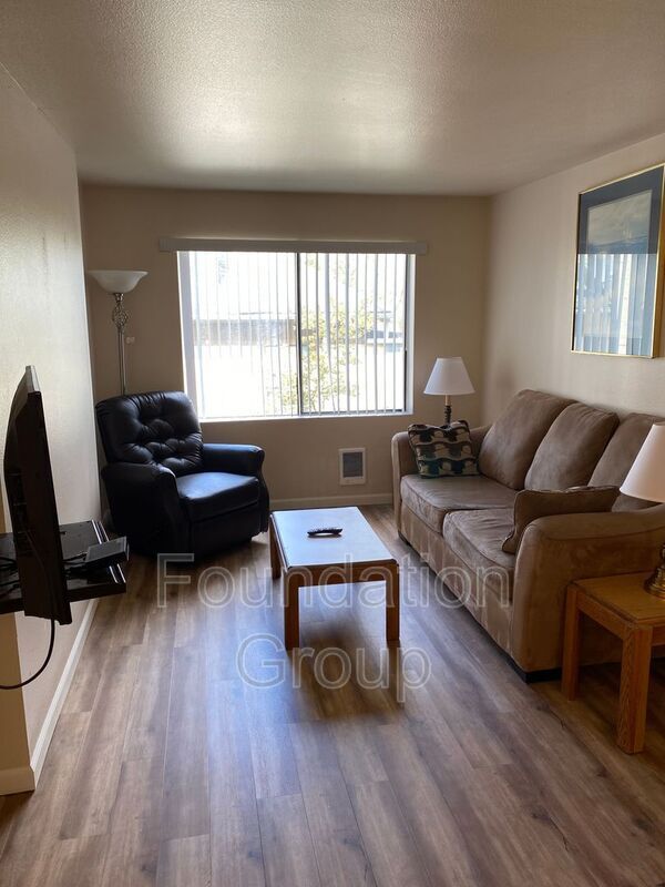 Photo - 400 10th Ave