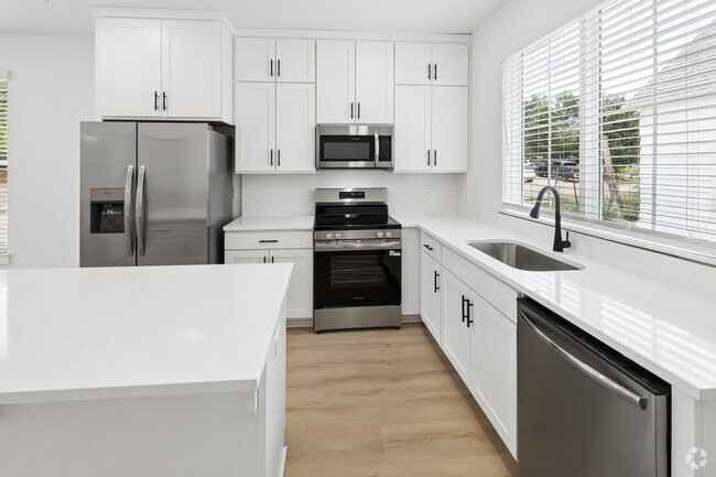 4BR, 4BA - 1,950SF - Kitchen - The Courts