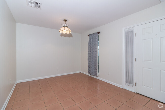 Building Photo - Wow! 2bed 2bath - Only 950 Rental