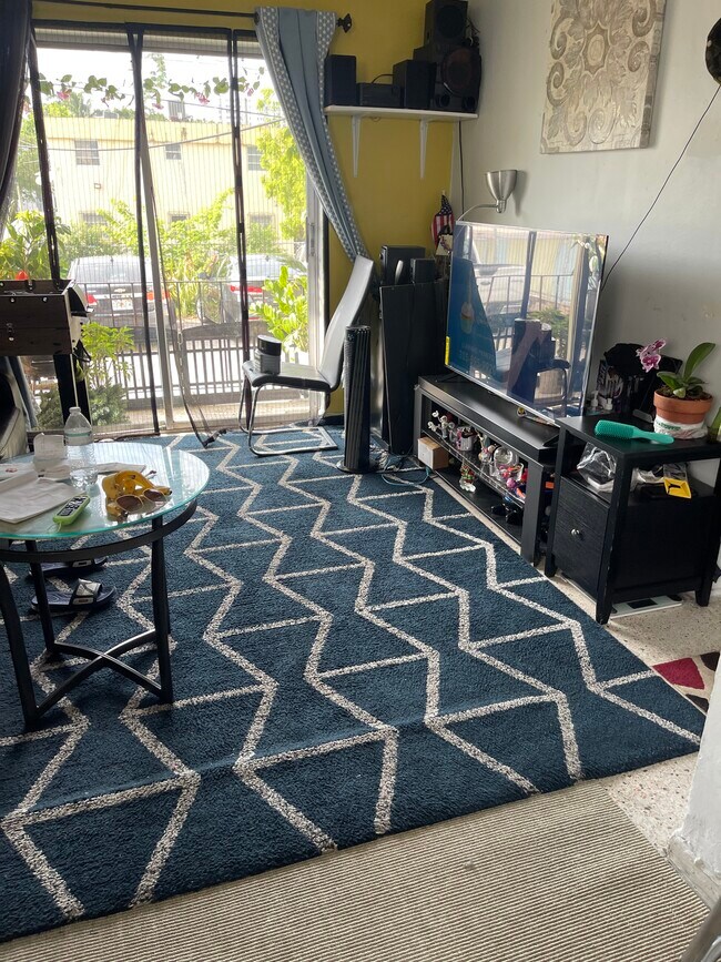 Photo - 525 SW 6th Ct Unit Katinoula1yahoo.com