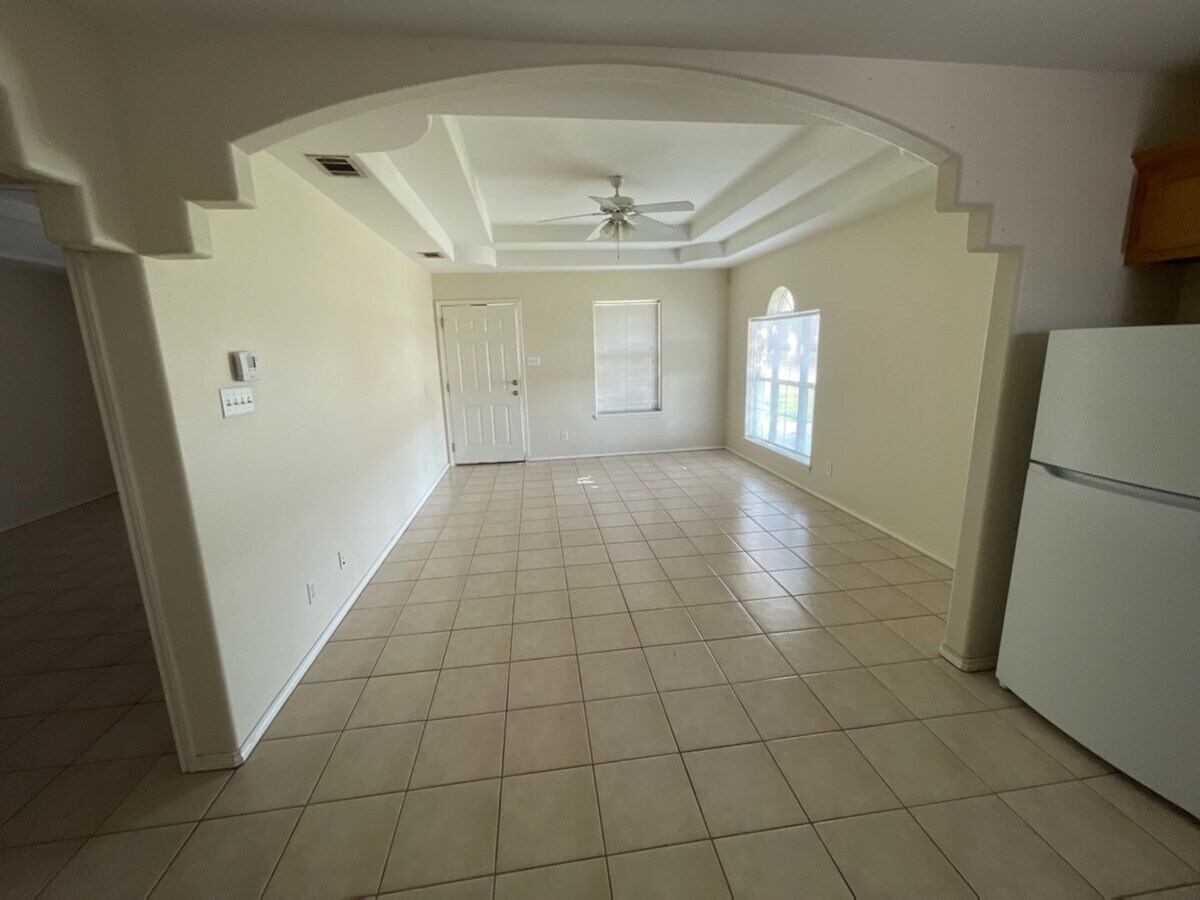 Living room - 2023 Agua Fina Ave Apartments Unit 1
