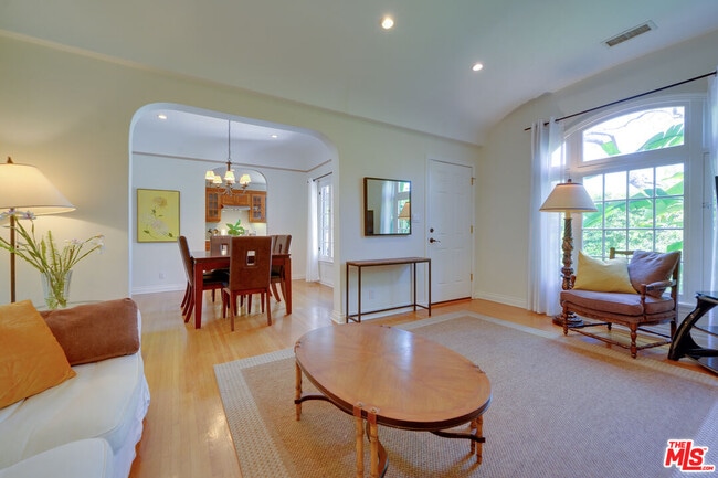 Building Photo - 8704 Ashcroft Ave