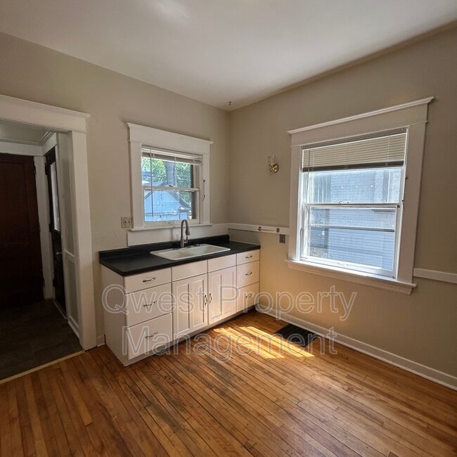 Photo - 1335 Logan St SE