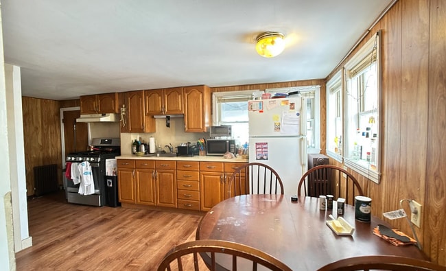 Building Photo - 28A Cherry St Unit 2