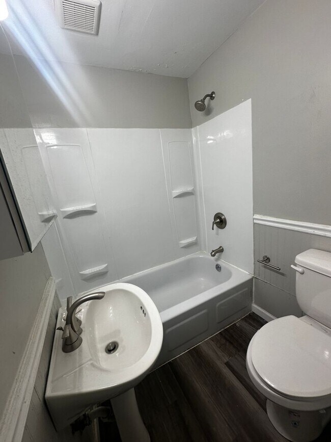 Photo - 1408 Methyl St Unidad 1