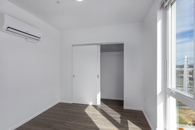 1HAB, 1BA - 583 ft² - Boxcar Apartments