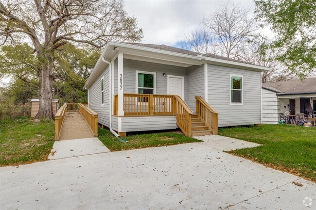 Building Photo - 3827 Yellowstone Blvd Rental