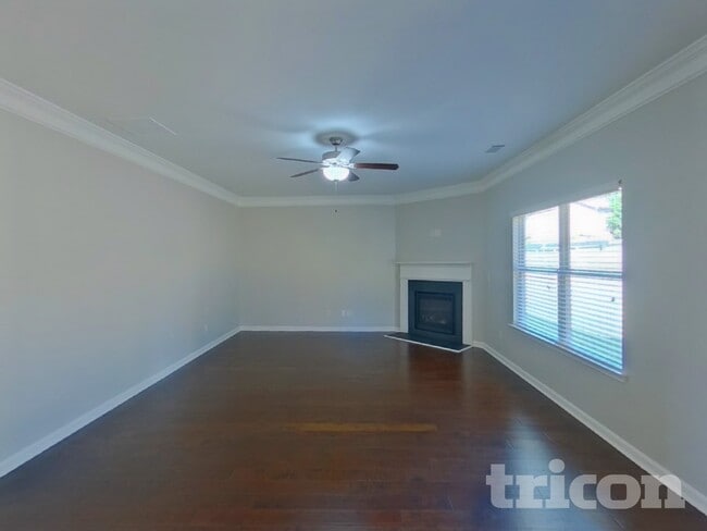 Photo - 671 Massey St