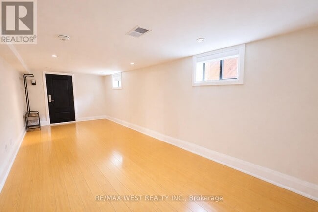 Photo - 32 Harrow Dr