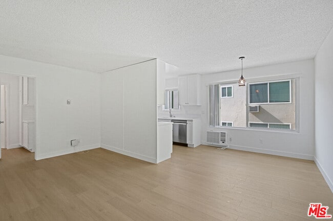 Photo - 976 Larrabee St Unit 225