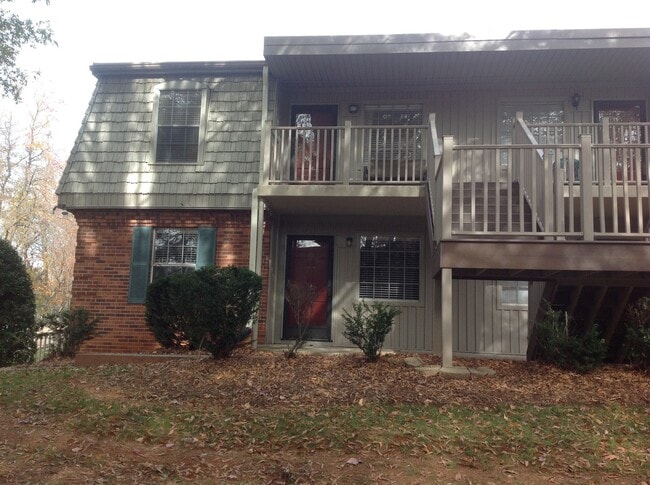 Building Photo - MAIN LEVEL END UNIT AT SALEM SQUARE!!! Rental