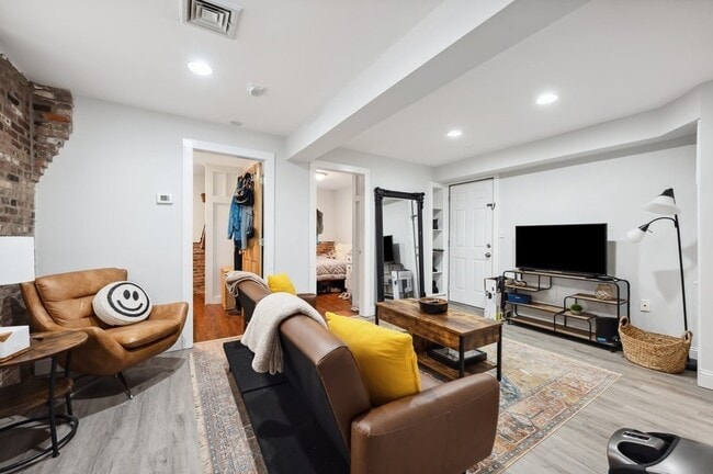 Building Photo - 12 Foster St Unit G