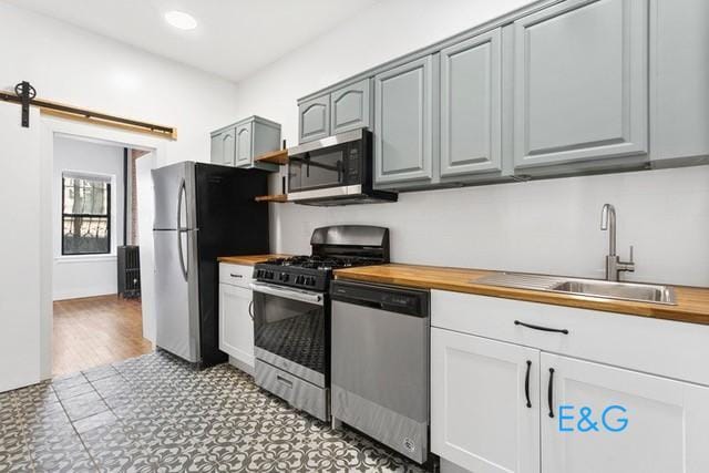 Photo - Garden Level 3 BR Townhouse Custom Apt. with large private outdoor Space