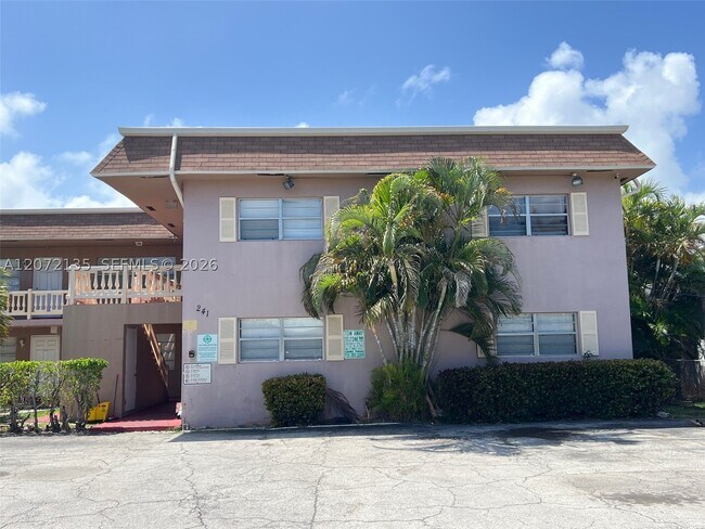 Building Photo - 241 SE 9th Ct Unit 109