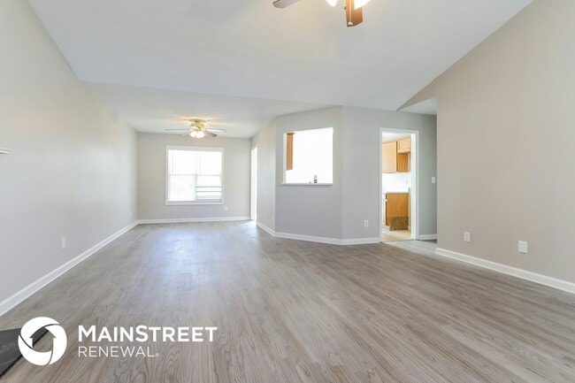 Photo - 852 New England Ct