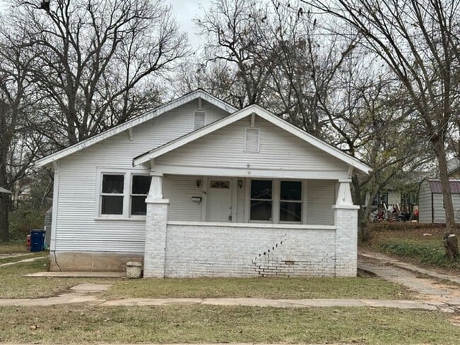 Building Photo - 3 Bedroom and 2 Bathroom Home in Shawnee
