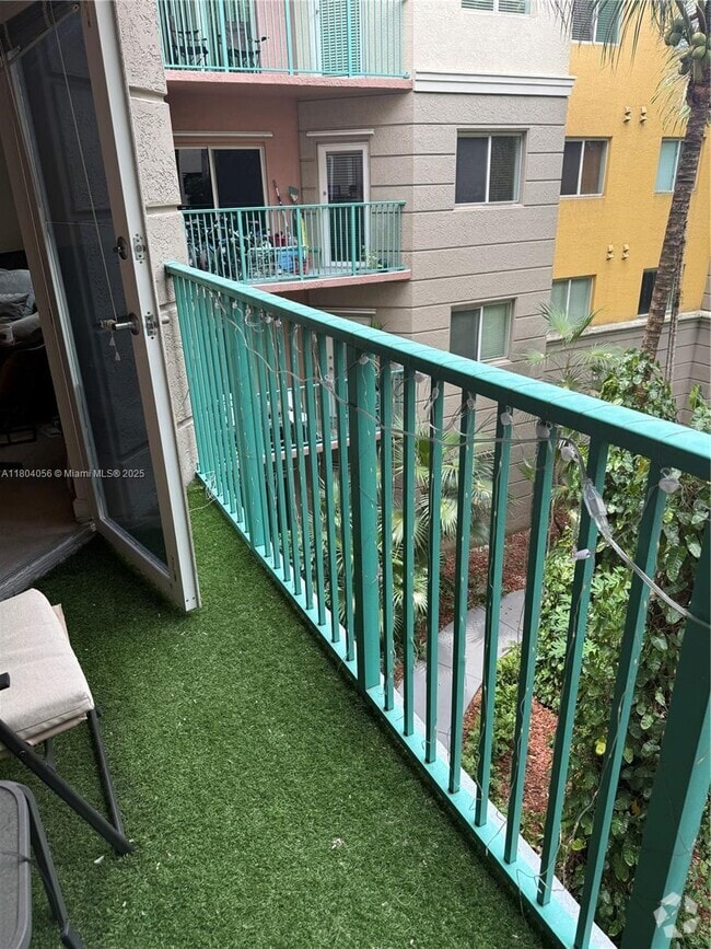 Building Photo - 6001 SW 70th St Unit 306 Rental