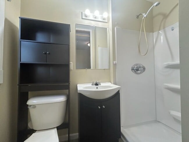 Photo - 370 8th Ave SW Unidad 370 8th Ave- 1/2