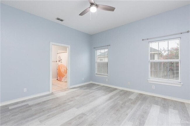 Photo - 17 S Excalibur St