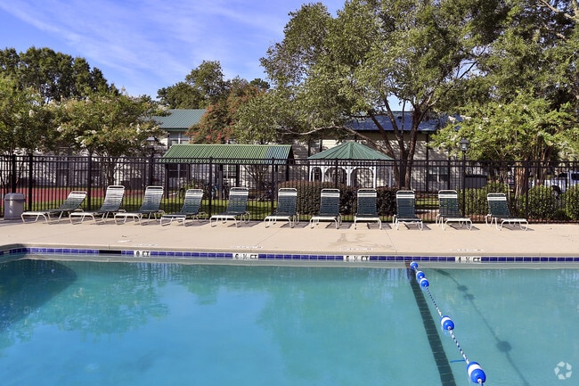 Enjoy Free WiFi while you lounge by the pool