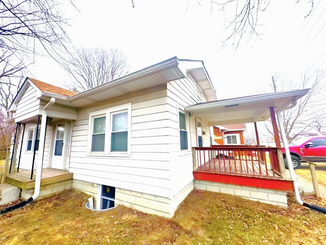 Building Photo - 512 E Troy Ave Rental