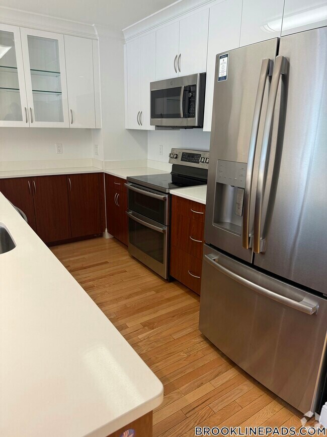 Building Photo - 1443 Beacon St Rental