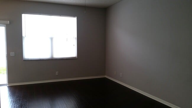 Photo - 569 Vallance Way NE