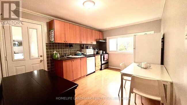 Photo - 166 Maplehurst Ave
