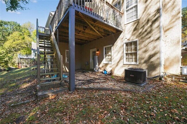 Photo - 641 Belgrave Ln