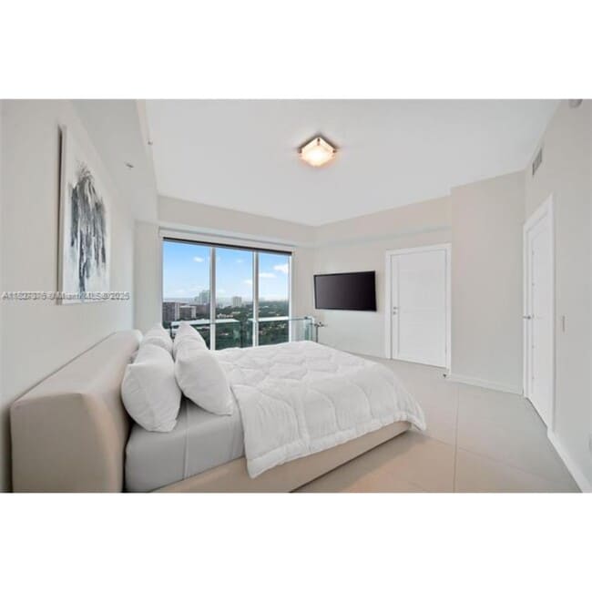 Photo - 60 SW 13th St