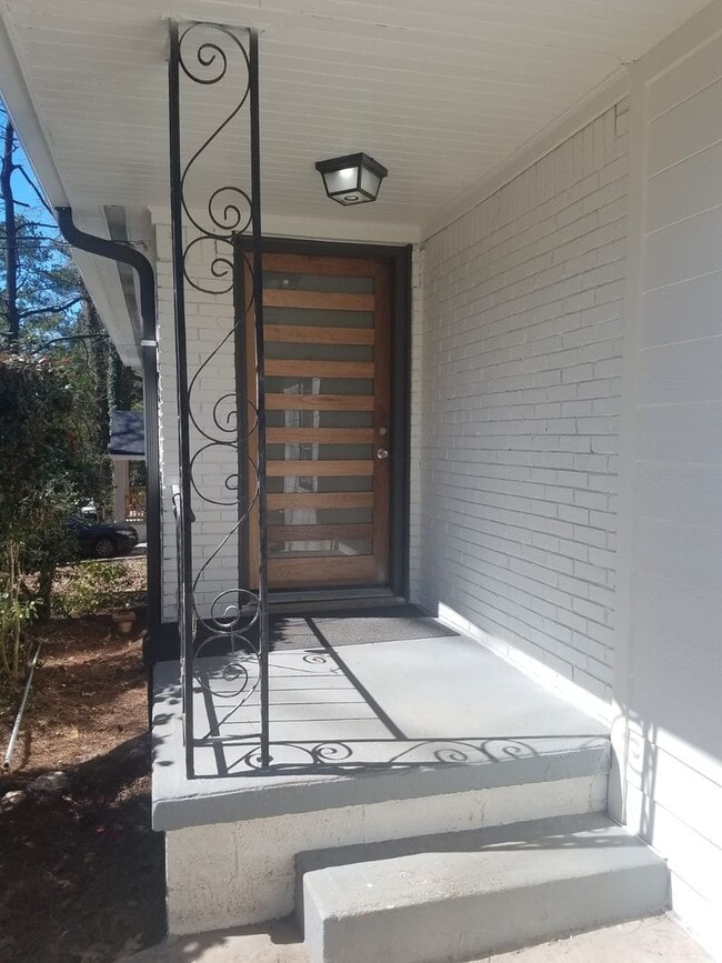 Photo - 4 Bed 2 Bath in Decatur!