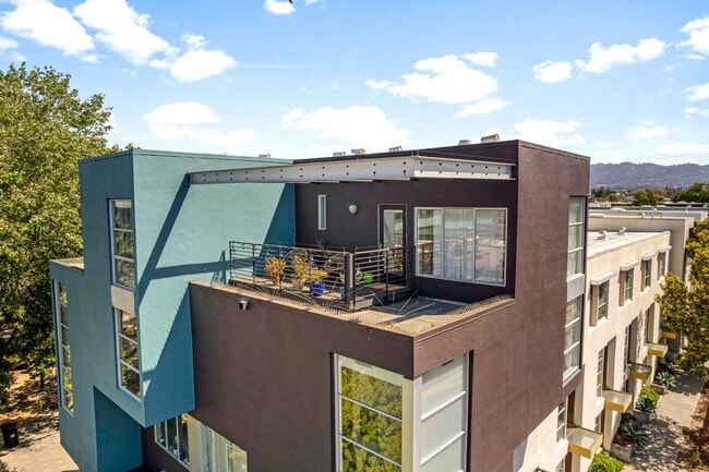 Photo - 1364 Powell St