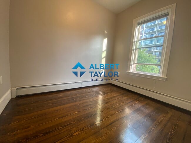 Photo - 1568 Tremont St