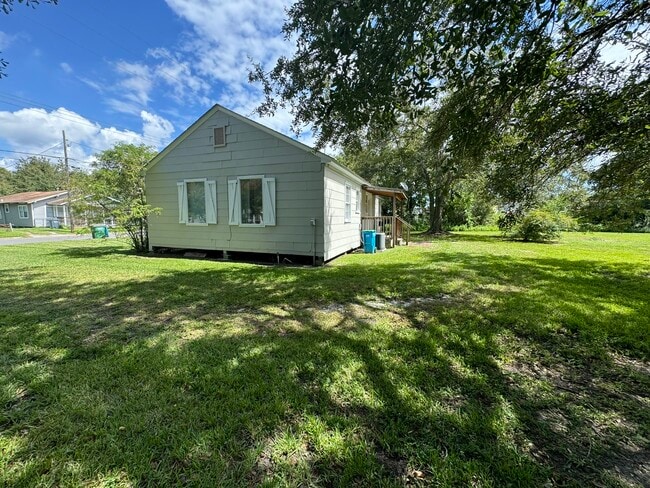 1210 Live Oak Ave